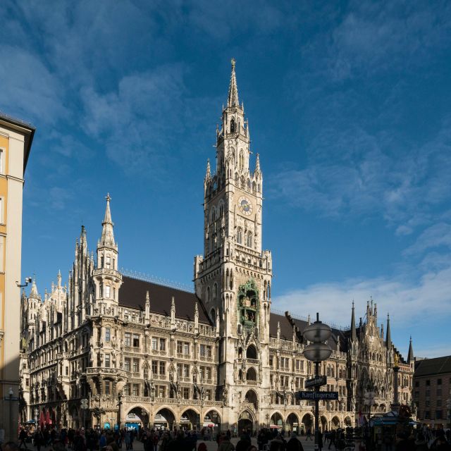Munich: Guided Tour of the historic Town Hall on Marienplatz - The Balcony Stop: FC Bayern Celebration Views and the Square Below