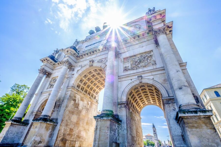 Munich Hop-On Hop-Off Tour: 1-Day or 2-Day Ticket - Upper deck comfort, from sunny smiles to cold-day sanity