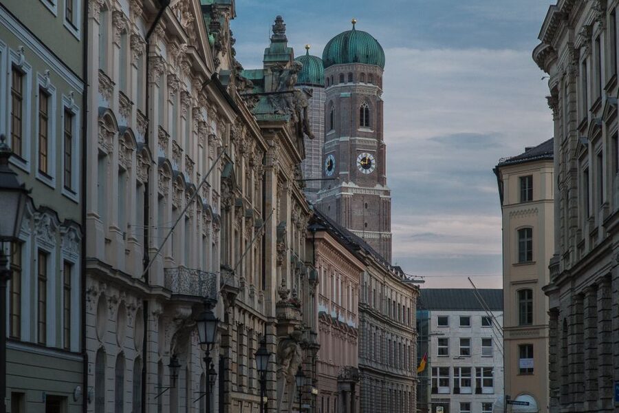 Munich - Illuminati & other Secret Societies, Tour in German - Mysterious groups, but with a real guide style (Albert helps)