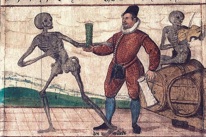 Munich Macabre Group Walking Tour - Alter Hof, Wittelsbacher drama, sword-master ideas, and a 1944 bomb discovery