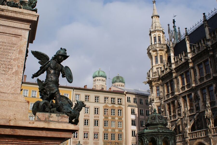 Munich: Nazi History 2-Hour Small Group Walking Tour - The 1923 Beer Hall Putsch stop: how failure still shaped the story