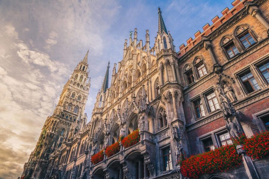 Munich: Old Town & Viktualienmarkt City Walk in German - Language and Other House Rules: German-Only, No Filming