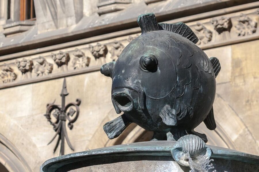 Munich: Places of Luck in Munich - Marienplatz Rituals: Wealth, Health, and Luck You Can Actually Do