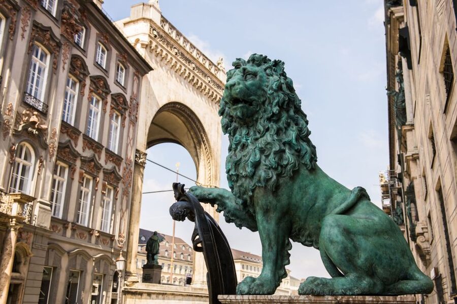 Munich : Private Walking Tour with A Guide (Private tour) - Choosing the Right Length: 2 Hours vs 8 Hours