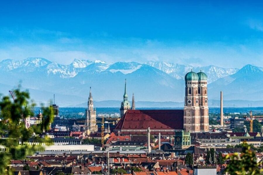 Munich : Private Walking Tour with A Guide (Private tour) - Rathaus and Munich Churches: Baroque Details You Might Miss