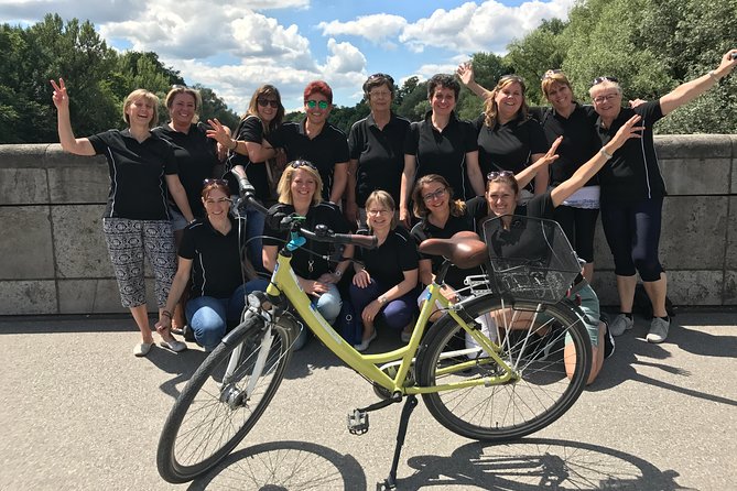 Munich Small-Group Bike Tour - Englischer Garten and the Isar-side ride: greenery with structure