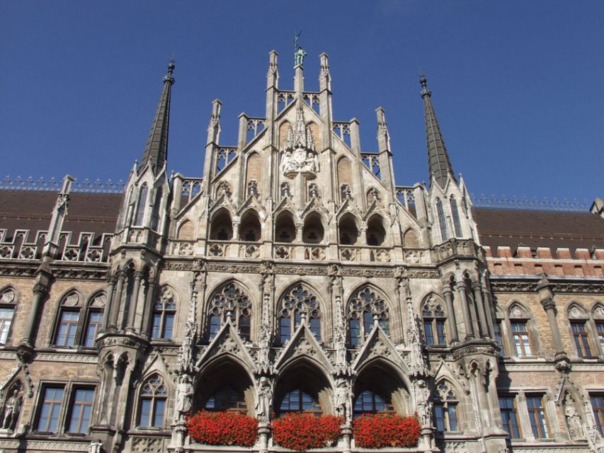 Munich: Walking Tour Old Town and Viktualienmarkt - Marienplatz to Neues Rathaus: where your bearings lock in