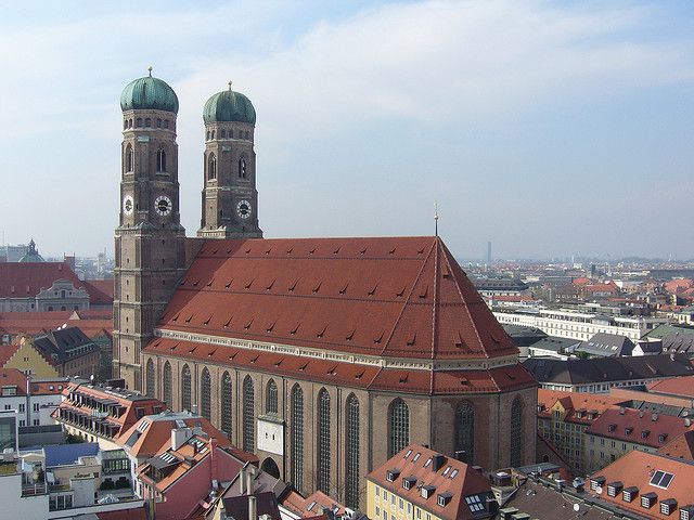 Munich: Walking Tour Old Town and Viktualienmarkt - Viktualienmarkt: market time that makes Munich taste real