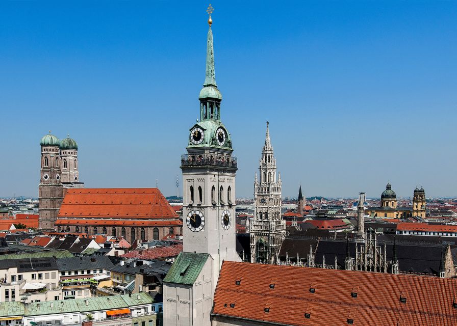 Munich: Walking Tour Old Town and Viktualienmarkt - Platzlgassen lanes and Hofbräuhaus: medieval charm meets beer-hall legend