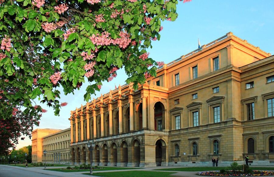 Munich: Walking Tour Old Town and Viktualienmarkt - Maximilianstraße: the shift from royal sites to luxury shopping