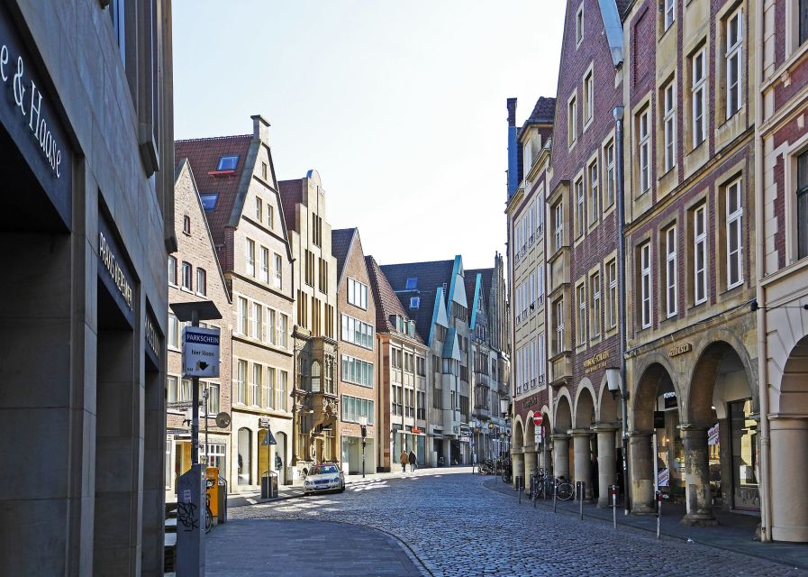 Münster: Old Town Historical Walking Tour by "Geo Epoche" - Prinzipalmarkt and the Historical City Hall: public spaces that matter