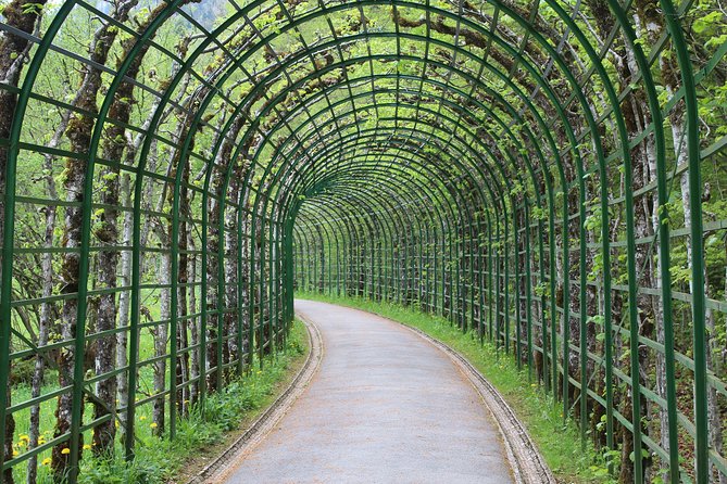 Neuschwanstein Castle and Linderhof Palace Day Trip from Munich - Time management: lunch, souvenirs, and avoiding stress