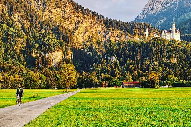 Neuschwanstein Castle by Bus Incl. Bike Ride or Hohenschwangau - How hard is the day, really? A pace check before you commit