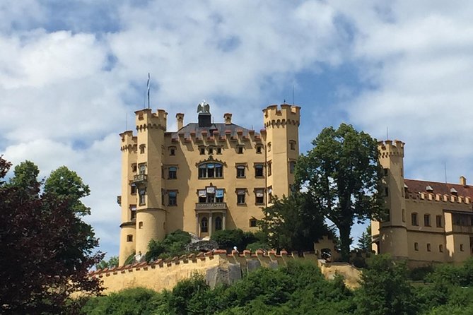 Neuschwanstein Castle Private Tour from Garmisch-Partenkirchen - Oberammergau Church Stop: Shopping, Sightseeing, and Ice Cream Time