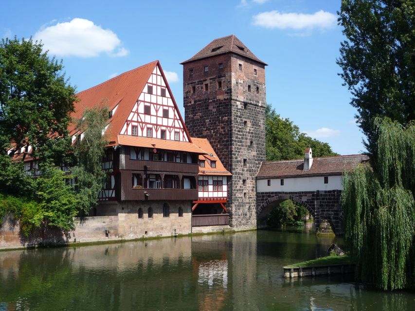 Nuremberg 2-Hour Old Town Highlights Walking Tour in English - Imperial Castle courtyards and Albrecht-Dürer-Platz: power meets art