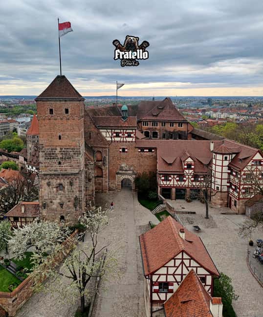 Nuremberg: Castle and Old Town Tour - incl. Tickets and red beer tasting - The guide factor: local stories make the route stick