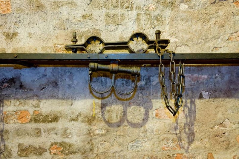 Nuremberg: Medieval Dungeons Guided Tour - Medieval Dungeons Under Nuremberg’s Old City Hall
