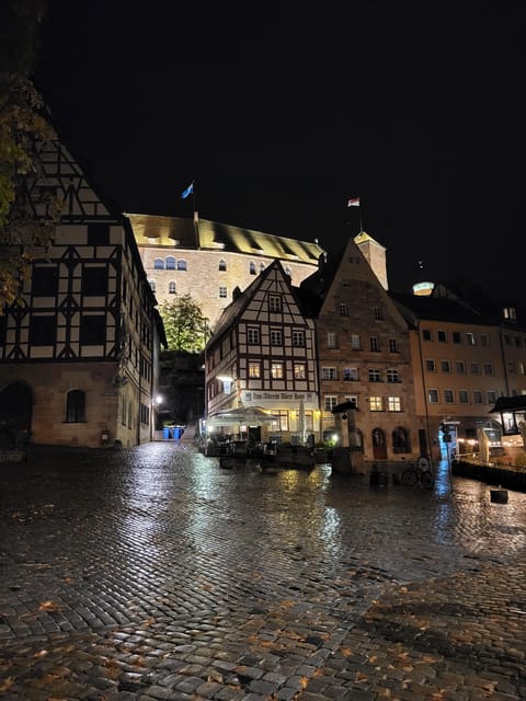 Nuremberg: The Old Town in Evening Light - IN GERMAN - Trödelmarkt: where the tour keeps the legend thread moving