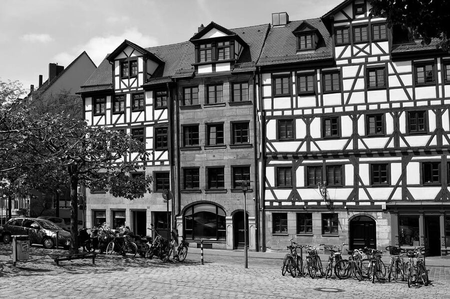 Nuremberg: The Old Town in Evening Light - IN GERMAN - Hangman’s Bridge and the darker side of Master Franz