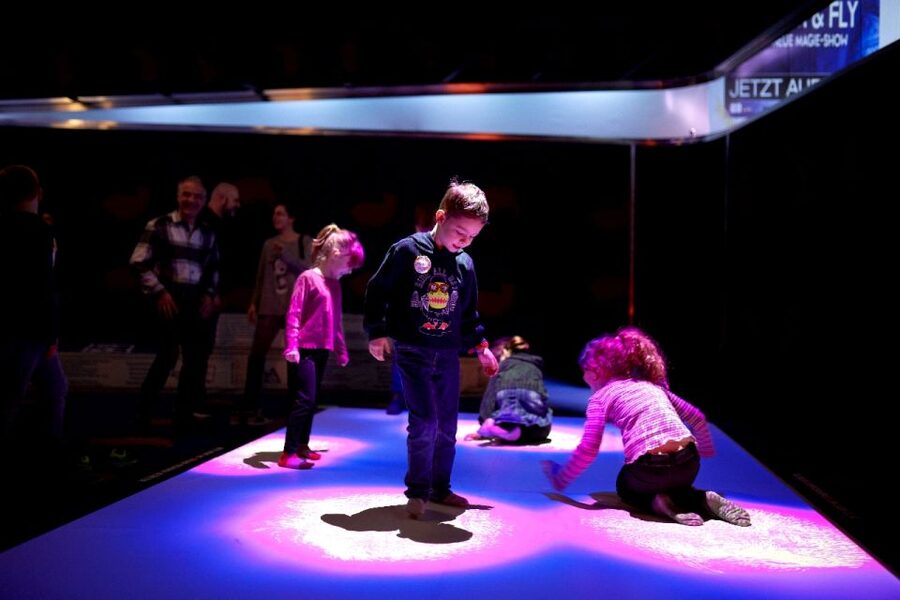 Oberhausen: HOUSE OF MAGIC - powered by Ehrlich Brothers - Shadows and mirrors: illusions that react to you