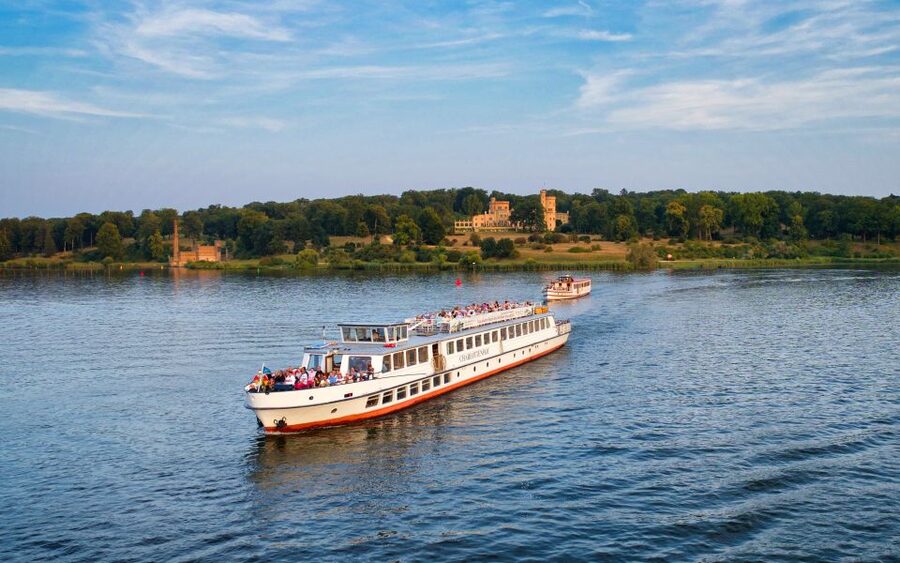Potsdam: Palace Tour by Boat - Onboard Comfort on Weißen Flotte, from Top Deck Views to Clean Facilities