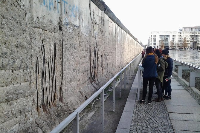 Private Berlin tour by car: 3 hours Highlights > 1 to 6 people - Getting picked up and rolling through Berlin without the stress