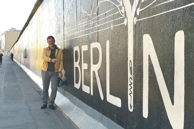 Private Berlin tour by car: 3 hours Highlights > 1 to 6 people - East Side Gallery: Berlin Wall as a public art canvas