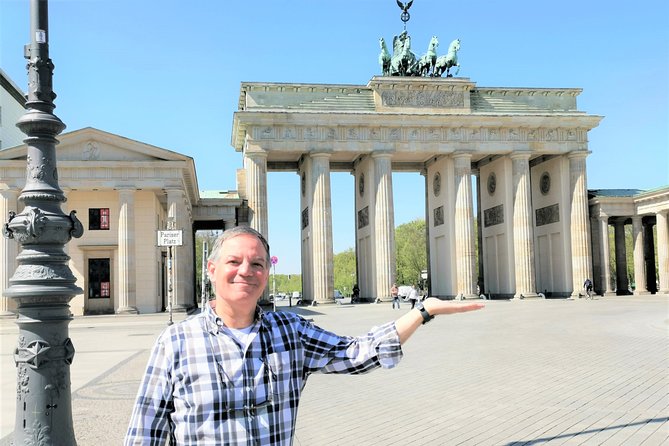 Private Berlin tour by car: 3 hours Highlights > 1 to 6 people - Unter den Linden: the big boulevard and the landmarks that line it