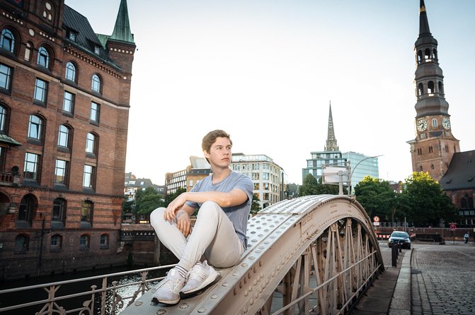 Private Romantic Urban & Street Photoshoot - Hohe Brücke: old-city traces and that Amsterdam-style framing