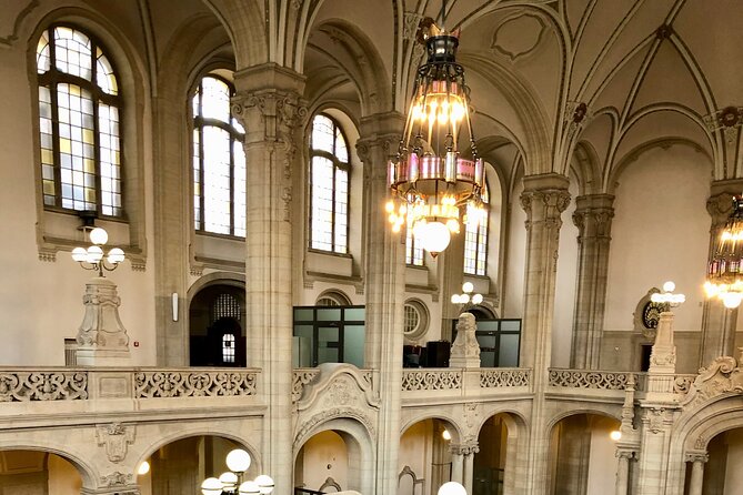 Private Taxi Tour City East & West History and Architecture 3-4h - Zoo gates, theater elegance, and a city that reads in details