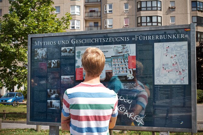 Private Walking Tour: World War 2 and Cold War Sites in Berlin - Checkpoint Charlie and Tränenpalast: the Cold War that showed up at the border