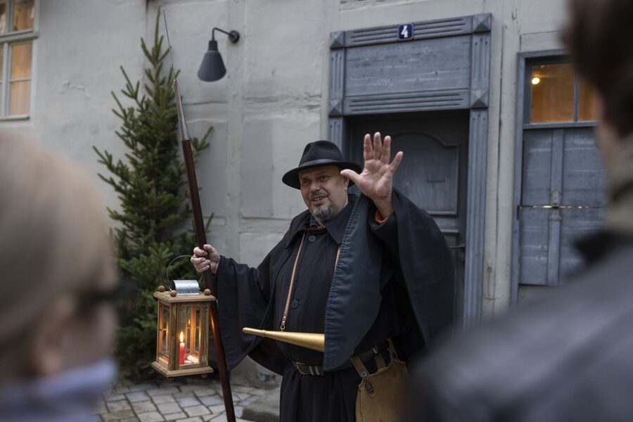 Quedlinburg: Historical Old Town Evening Walking Tour - The meeting point: start on the market square where the Old Town begins