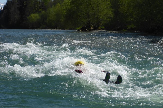 Rafting classic Iller - Level 2 white water tour - Guide Support That Actually Helps: Lisa and Tobi in the Mix