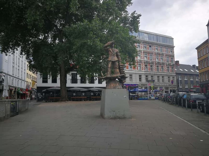 Reeperbahn Tour: Sex, Sin, Parties, and Crime - The No-Camera Rule and the Tour’s Respect Message