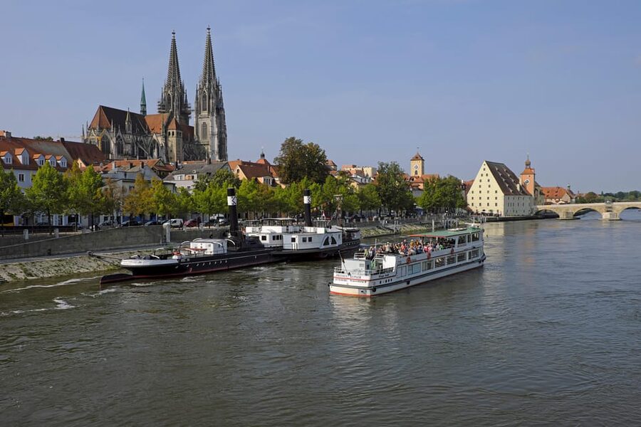 Regensburg: Original Strudelrundfahrt - The Danube Strudel whirlpools, and how captains think