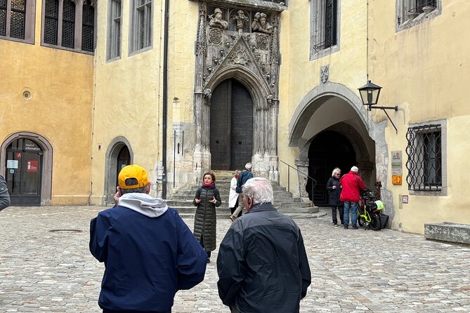 Regensburg Private Tour. Personalities, Art and Food Tour - Art in practice: how the guide turns buildings into stories