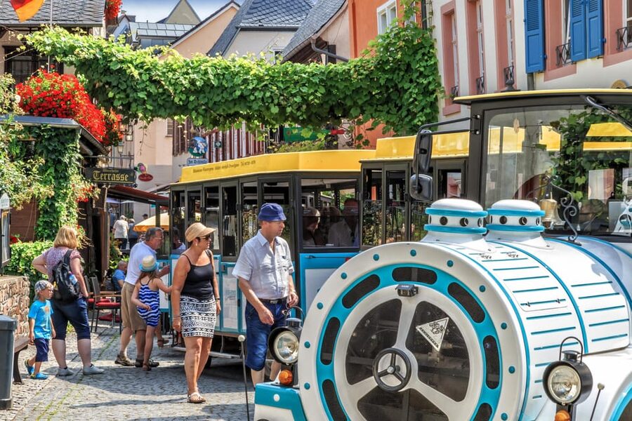 Rüdesheim sightseeing tour with the Winzerexpress - Rolling through Rüdesheimer Altstadt without the walking fatigue