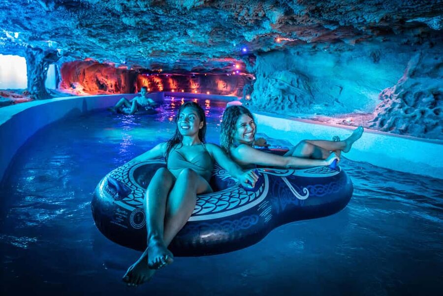 Rust: Rulantica Water Park Entry Ticket - Svømmepøl and the heated outdoor pool with a swim-up bar