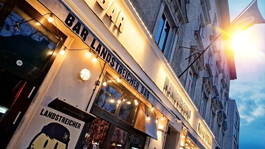 Schwabing: Insider Tour! Neighborhood, Revolt, Secrets in Munich's Cult District - Walking time, group pace, and what the 1.5 to 3 hours really buys you