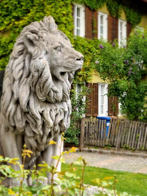 Schwabing: Insider Tour! Neighborhood, Revolt, Secrets in Munich's Cult District - Cabaret and party legend stops, Schwabinger 7, Crash, Drugstore