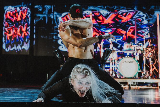SIXX PAXX Men´s Performing Arts Show Berlin - The live show: singing, dancing, and acrobatics on one stage