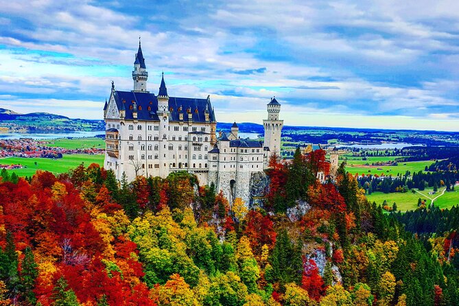 Skip The Line Neuschwanstein Castle Tour from Hohenschwangau - Downhill by Horse Carriage and the Alpsee Reset Near Hohenschwangau