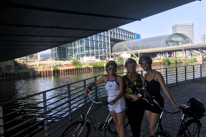 Small-Group Historical Bike Tour in Berlin - Stop 3: The Berlin Wall Memorial on Bernauer Straße, the border strip made readable