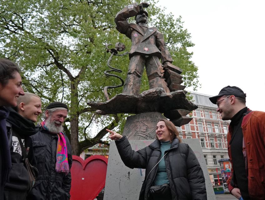 St. Pauli Kieztour - Reeperbahn mittendrin - Insider drink stop: where locals and visitors mix