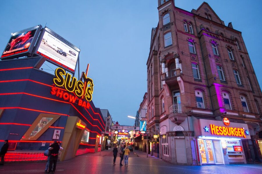 St. Pauli Nightlife Tour with Drag Queen in German - Price and Logistics: Is $41 Good Value for St. Pauli at Night?