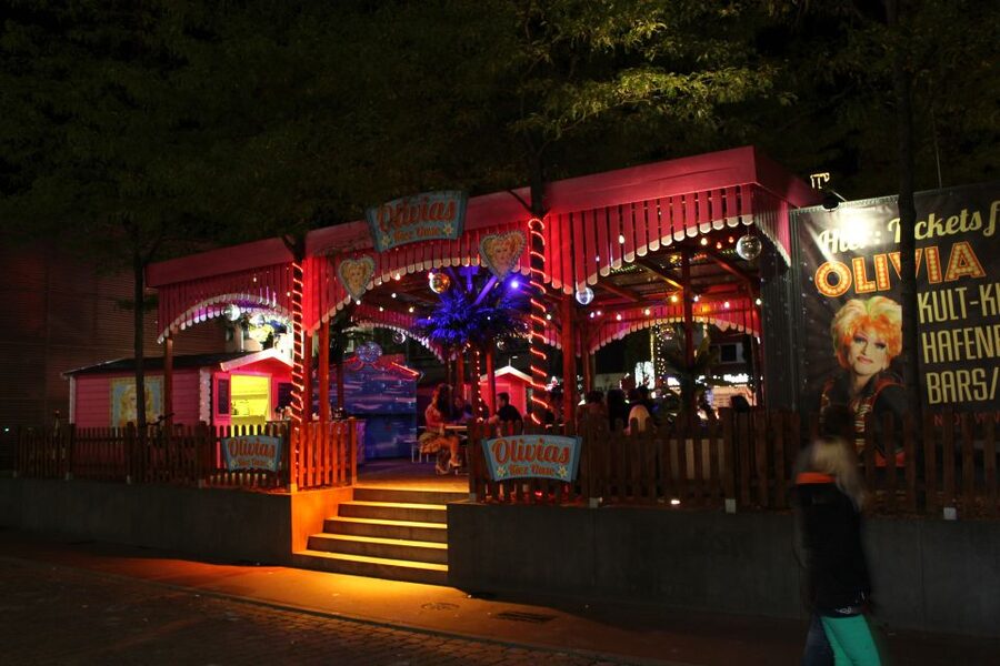 St. Pauli Nightlife Tour with Drag Queen in German - German Only: Who This Tour Fits Best