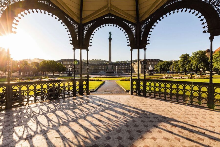Stuttgart: City Highlights - Guided Walking Tour - The Baroque New Palace, History Made Concrete on a Short Route