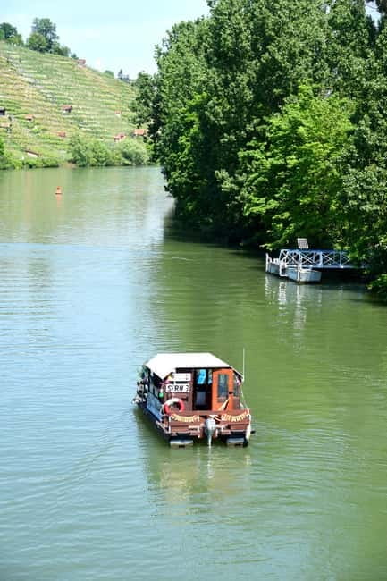 Stuttgart: Exclusive Raft Boat Rental - How Flosse and Finne work for your group size
