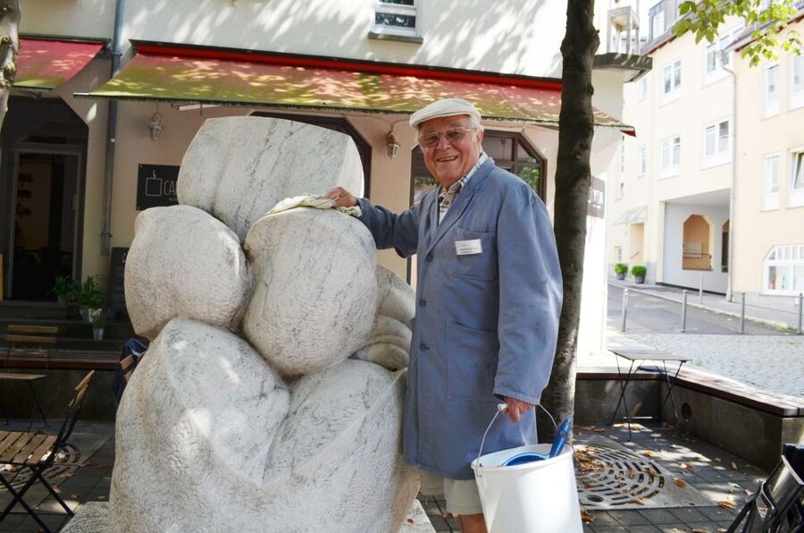 Stuttgart: "Kehrwoche" Tour in Swabian - Choosing Mr Schwätzele or Mrs Schwätzele