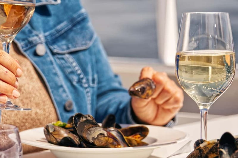 Sylt: Shell safari with boat | incl. Mussel tasting & 1 glass of wine - The 90-minute boat ride: short enough to stay fun